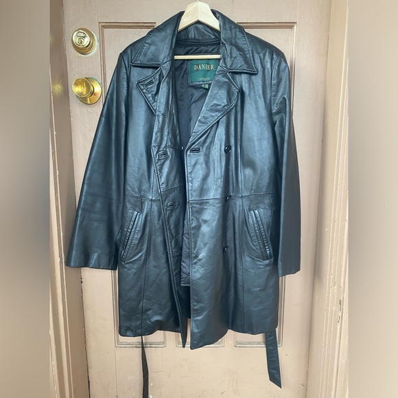 90’s Danier leather jacket - Picture 8 of 9